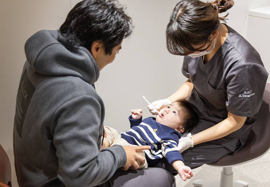 小児歯科専門医によるお子さまの成長に合わせた診療